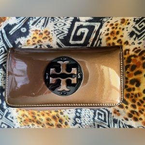 Butterscotch patent leather Tory Burch wallet